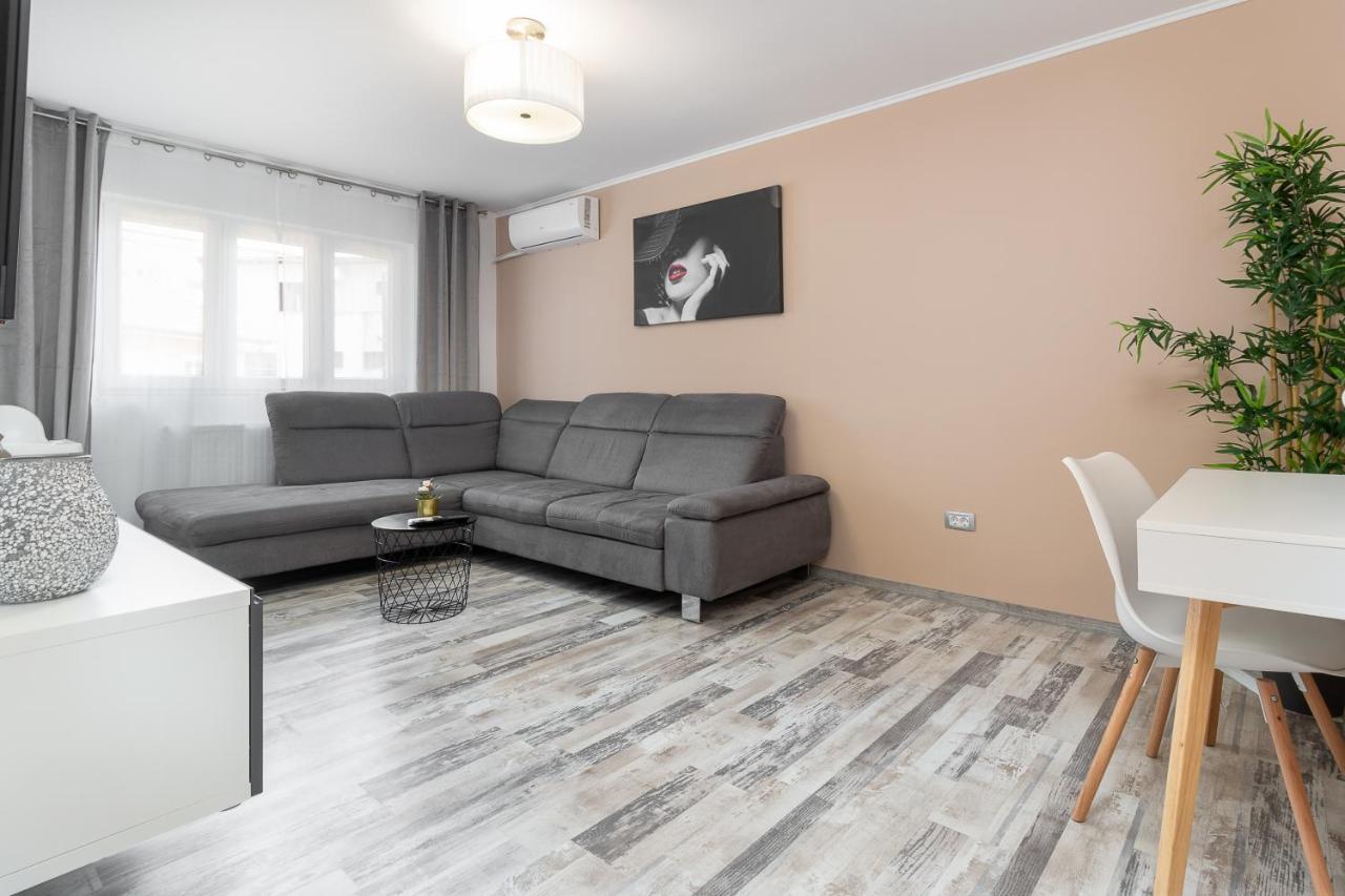 Decebal Flat Lägenhet Oradea Exteriör bild