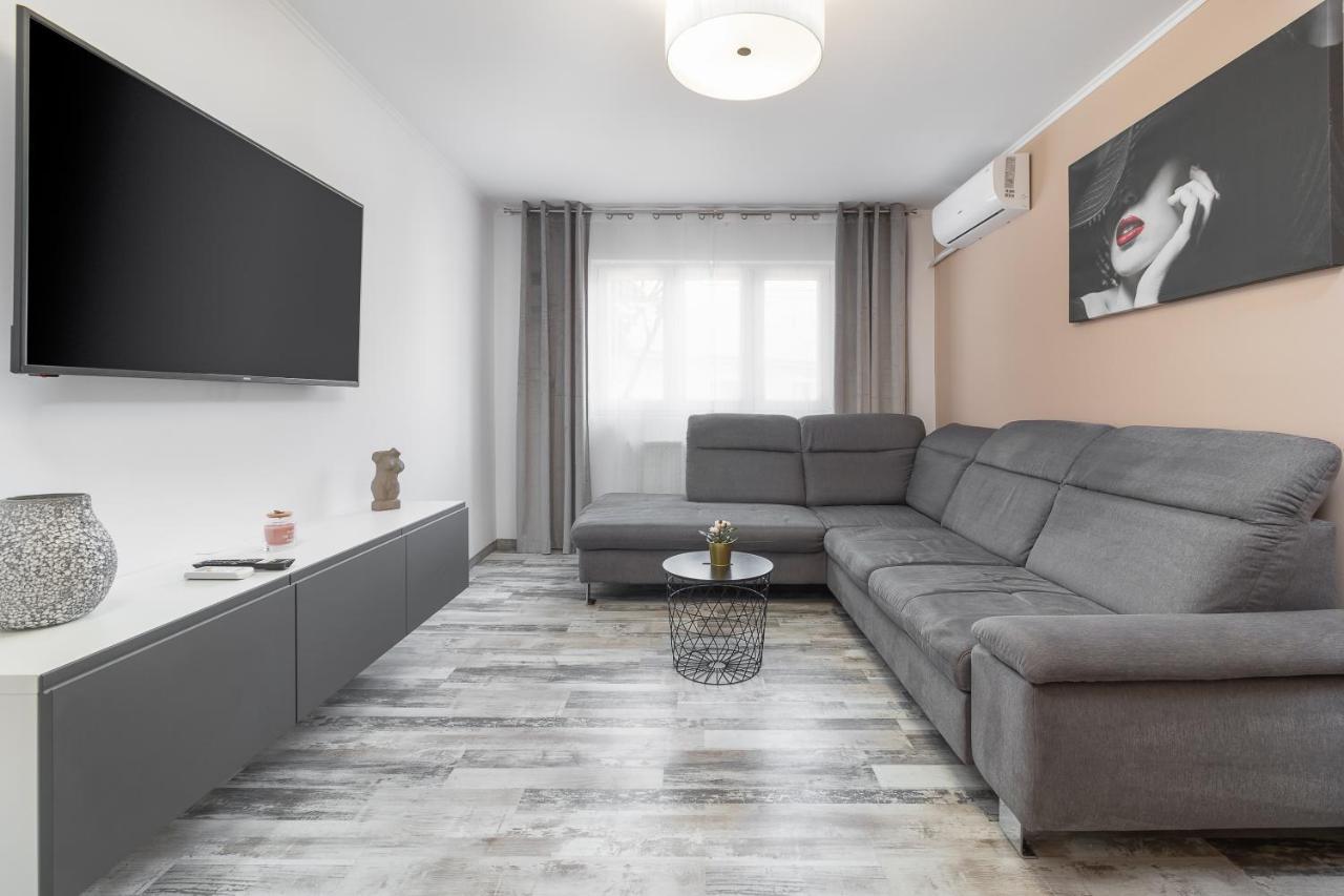 Decebal Flat Lägenhet Oradea Exteriör bild