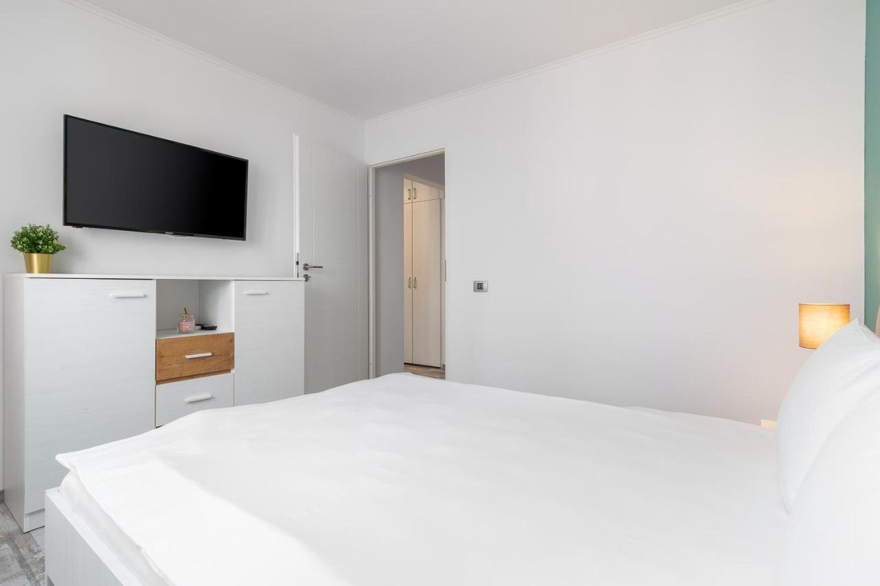 Decebal Flat Lägenhet Oradea Exteriör bild